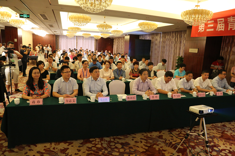 浙茶集團聯(lián)手青田華僑   助推“浙里”好茶香飄海外  浙茶集團在第三屆世界青田人大會(huì )上舉行產(chǎn)品推介會(huì ) 