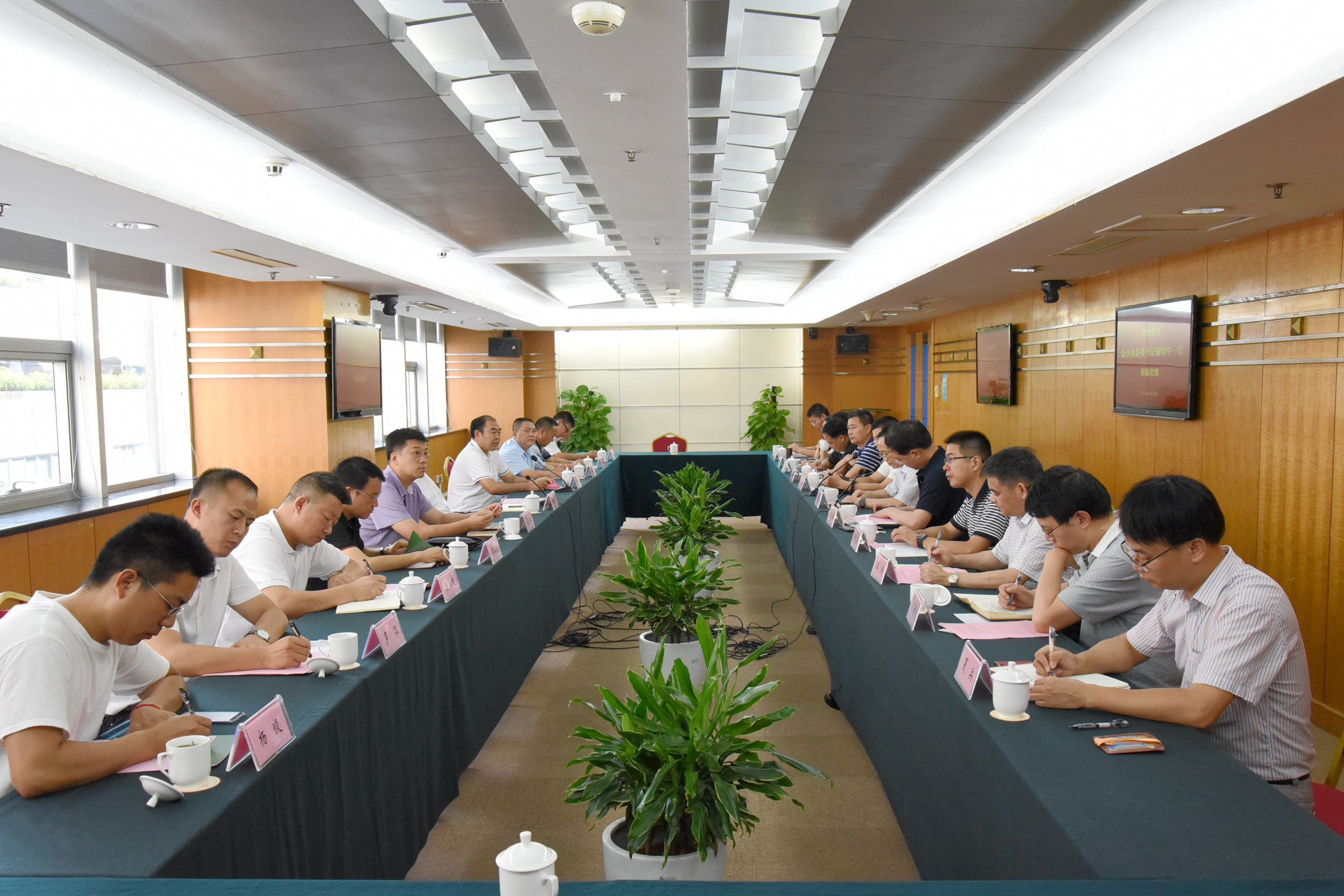 依托茶產(chǎn)業(yè)扶貧攻堅 打造東西協(xié)作新典范 浙茶集團與金沙縣委縣政府交流座談