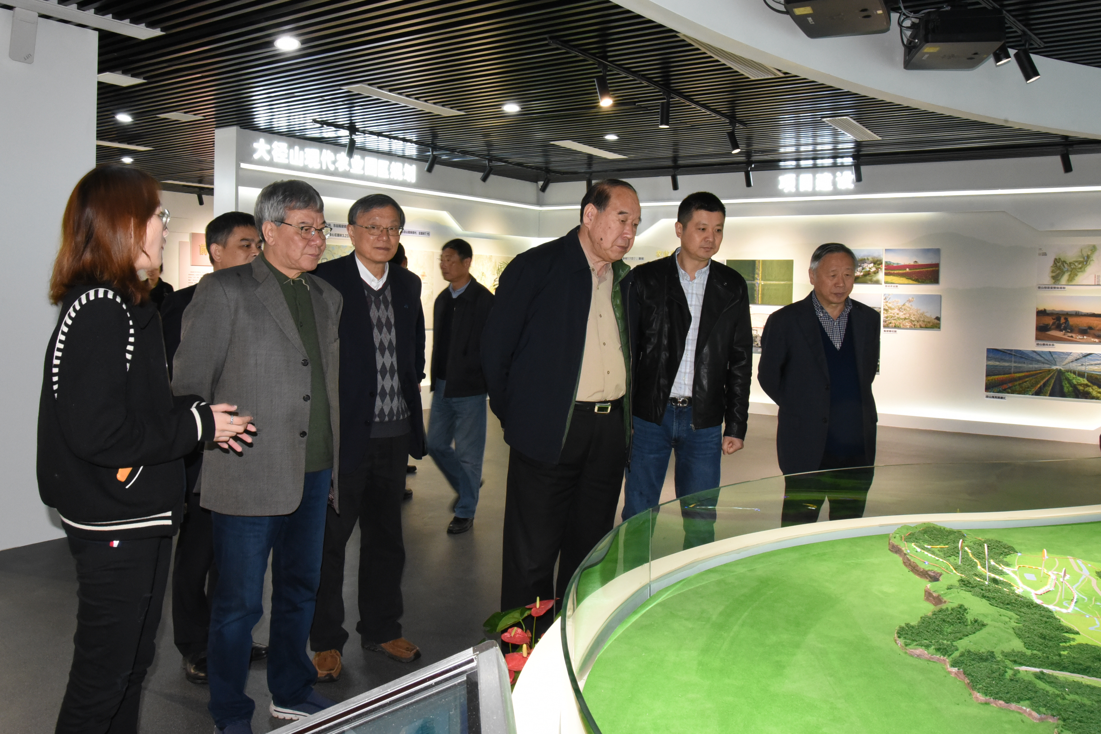 中國國際茶文化研究會(huì )周?chē)粫?huì )長(cháng)一行蒞臨浙茶集團考察指導