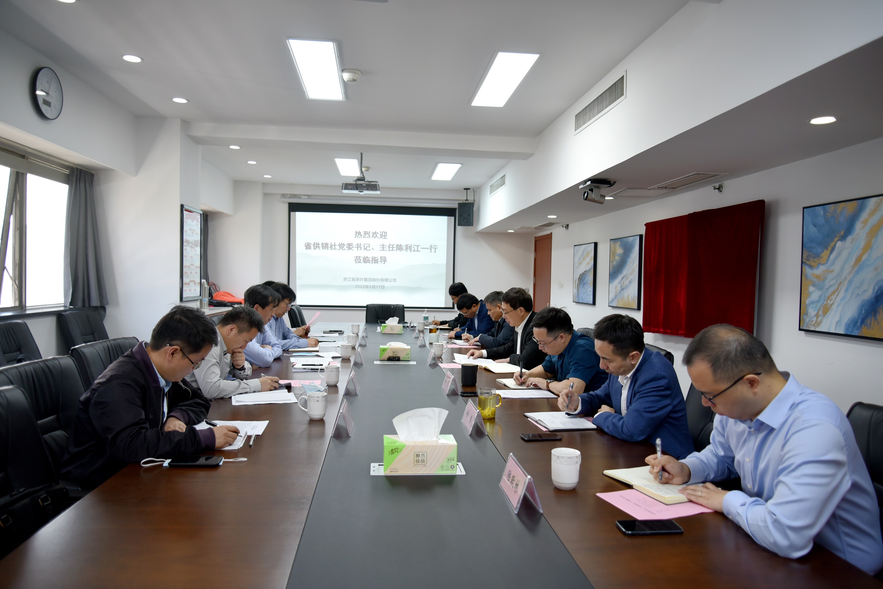 聚焦主責主業(yè)  扎實(shí)做好“白葉一號” 工程產(chǎn)業(yè)幫扶 省供銷(xiāo)社黨委書(shū)記、主任陳利江蒞臨浙茶集團調研指導