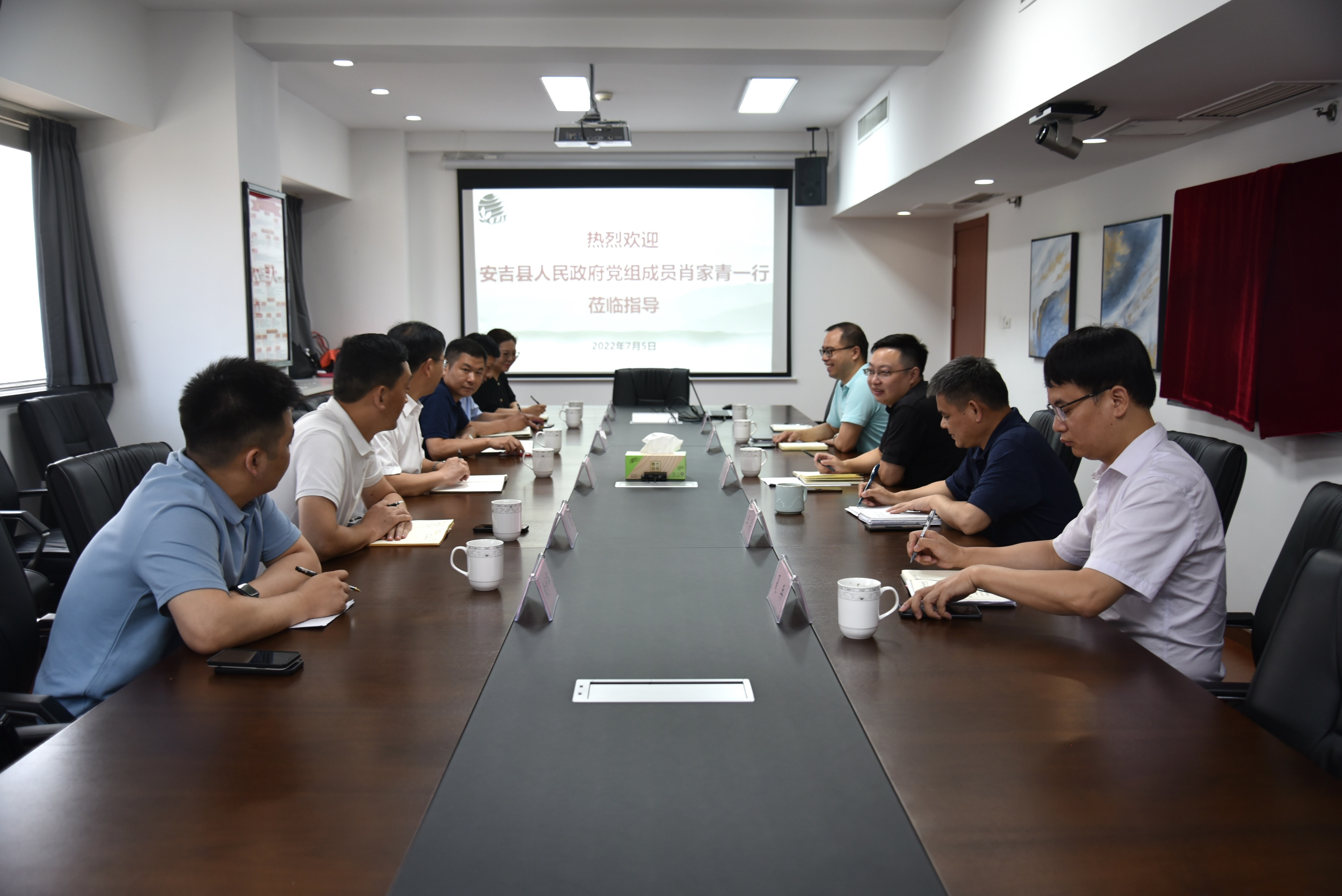 安吉縣人民政府黨組成員肖家青一行蒞臨浙茶集團座談交流