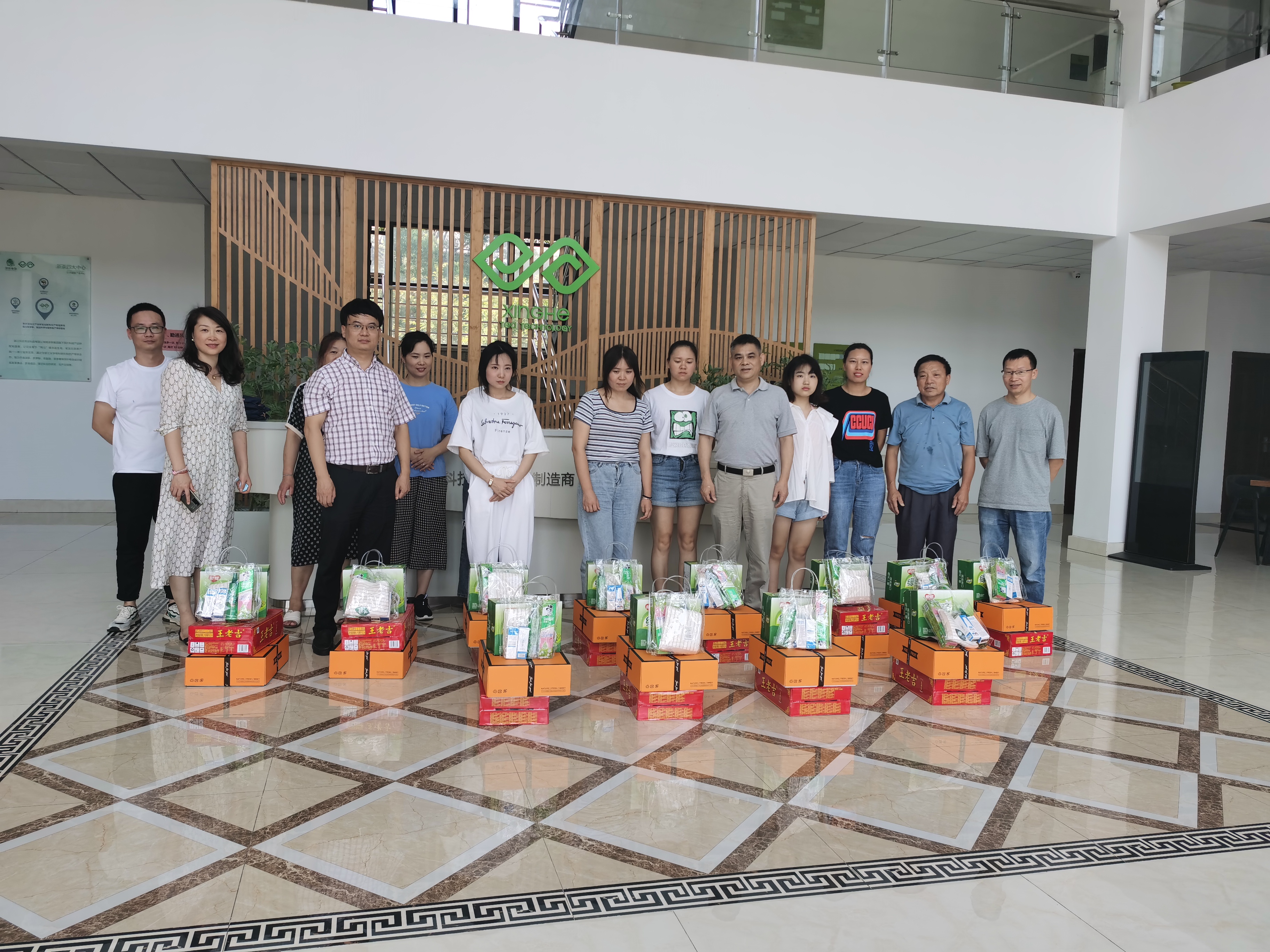 浙茶集團工會(huì )開(kāi)展“夏日送清涼”慰問(wèn)活動(dòng)