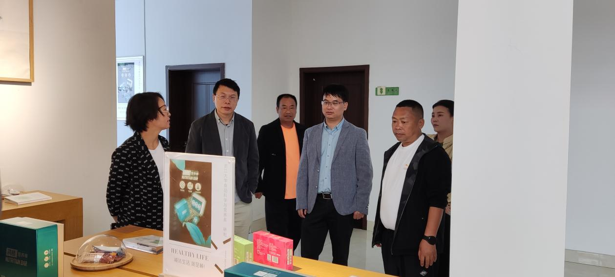 貴州省晴隆縣縣委副書(shū)記巫敏一行蒞臨浙茶集團興合科技公司考察